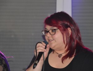 Jumana, als Gastsängerin angefangen und jetzt fester Bestandteil von Broken Wall.